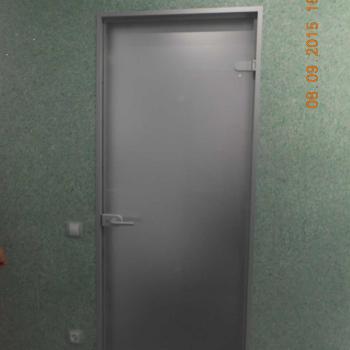 Матовая стеклянная дверь в сауну