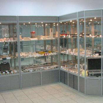Сборные стеклянные витрины