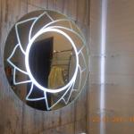 Зеркало с подсветкой - работа нашей студии стекла в Самаре